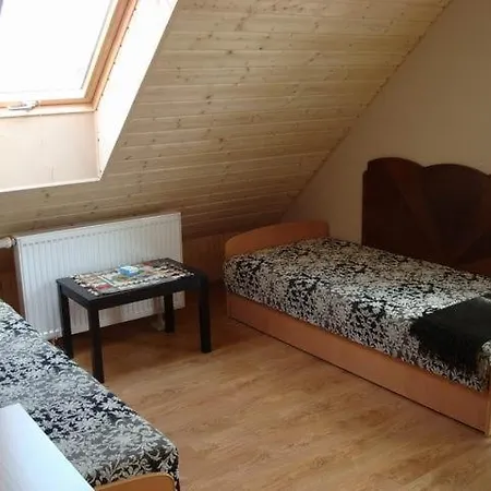 ホームステイ Szkola Marzen