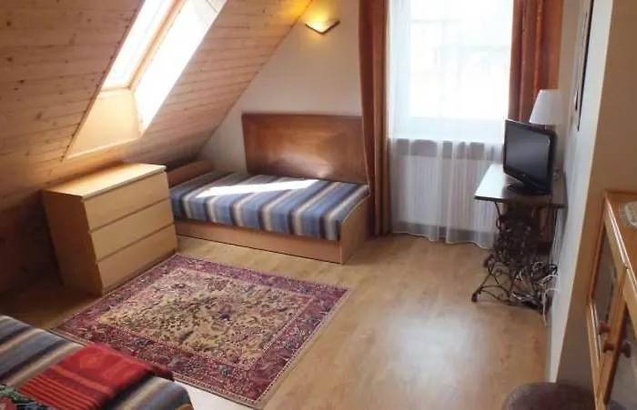 Szkola Marzen Rum i privatbostad Pierwoszyno